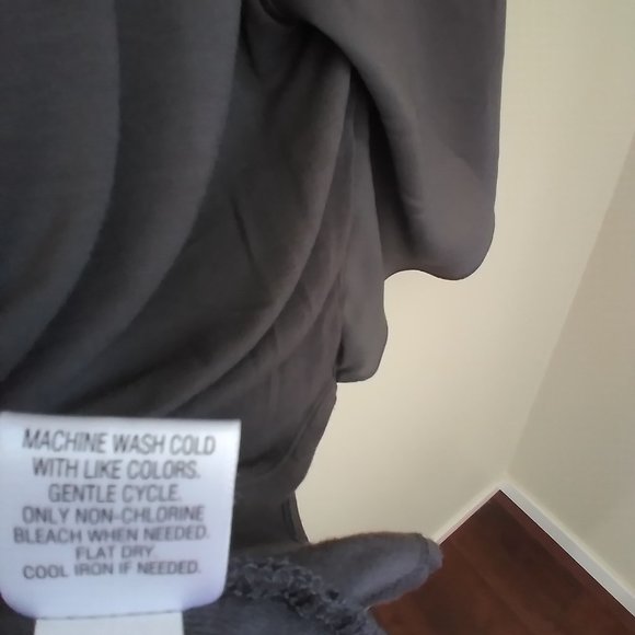 Apt. 9 Charcoal Top. Soft Flowy Butterfly Sleeve. Sheer sleeve and back panel - Picture 6 of 11